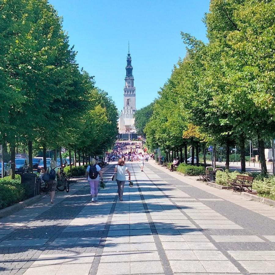 Cicha Kawalerka W Samym Centrum Czestochowa Bagian luar foto